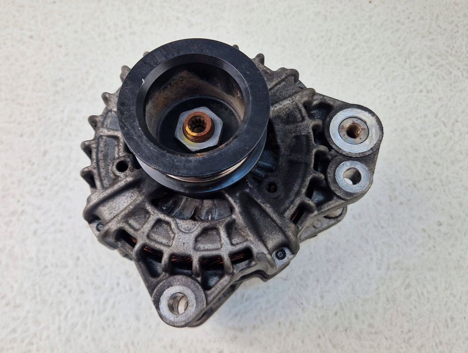 volvo v60 1 i 10-18 2.0 diesel d4204t5 alternator 100-215a 30659580