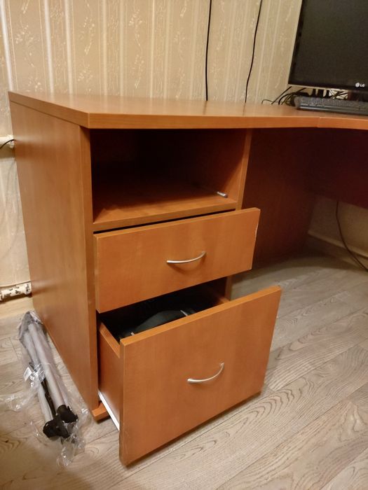 Стол письменный компьютерный