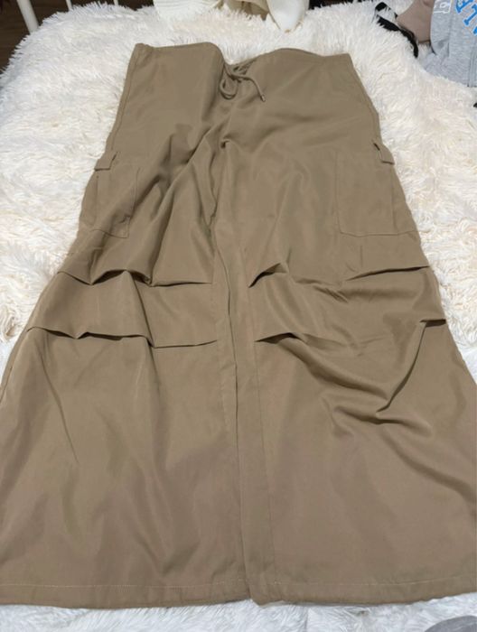 Spodnie luzne bezowe