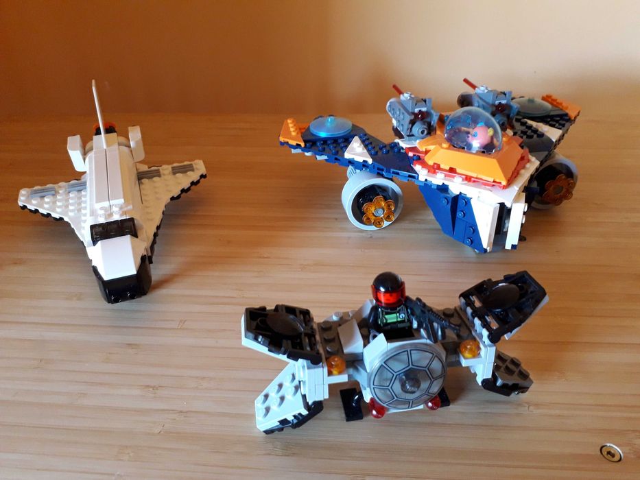 Caixa com lote de legos