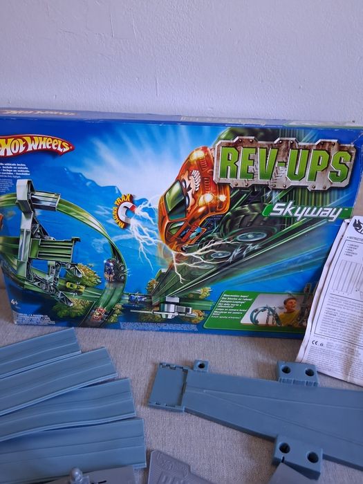 Hot wheels rev-ups skyway