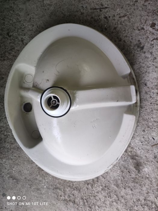 Lavatório de cor branca