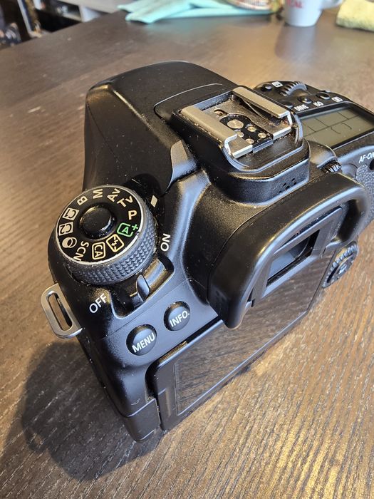 Canon 80D EOS DSLR c/ 2 baterias, carregador e alsa