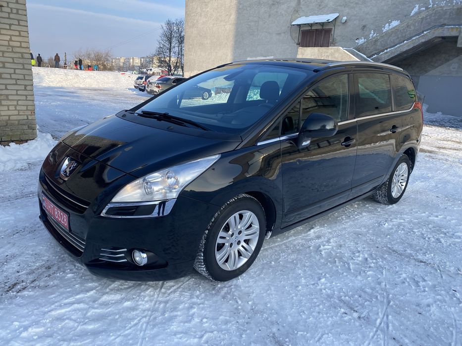 Автомобіль peugeot 5008