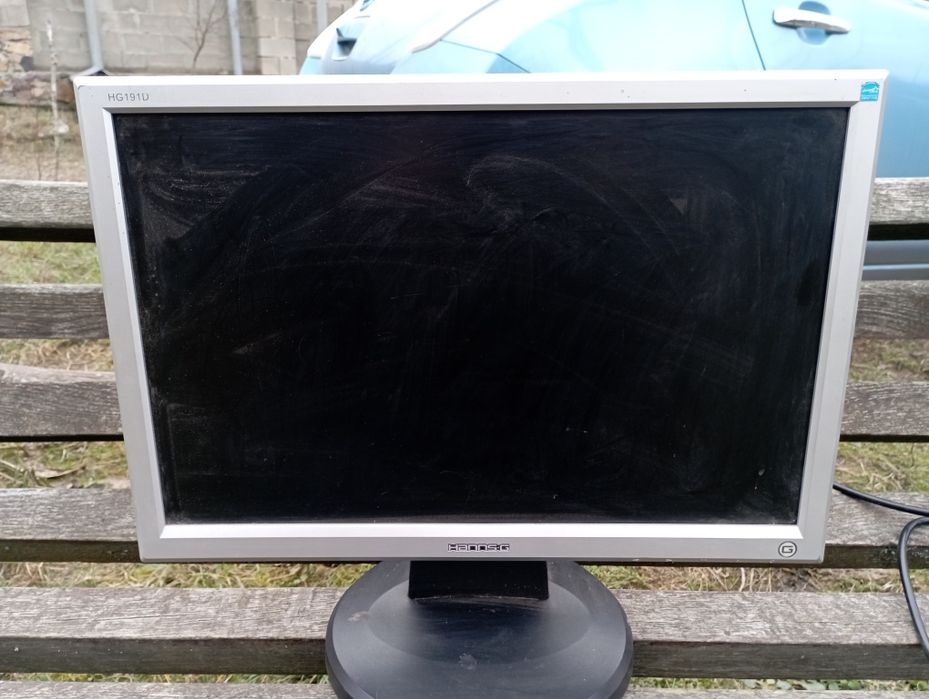 Монітор Hanns-G  .