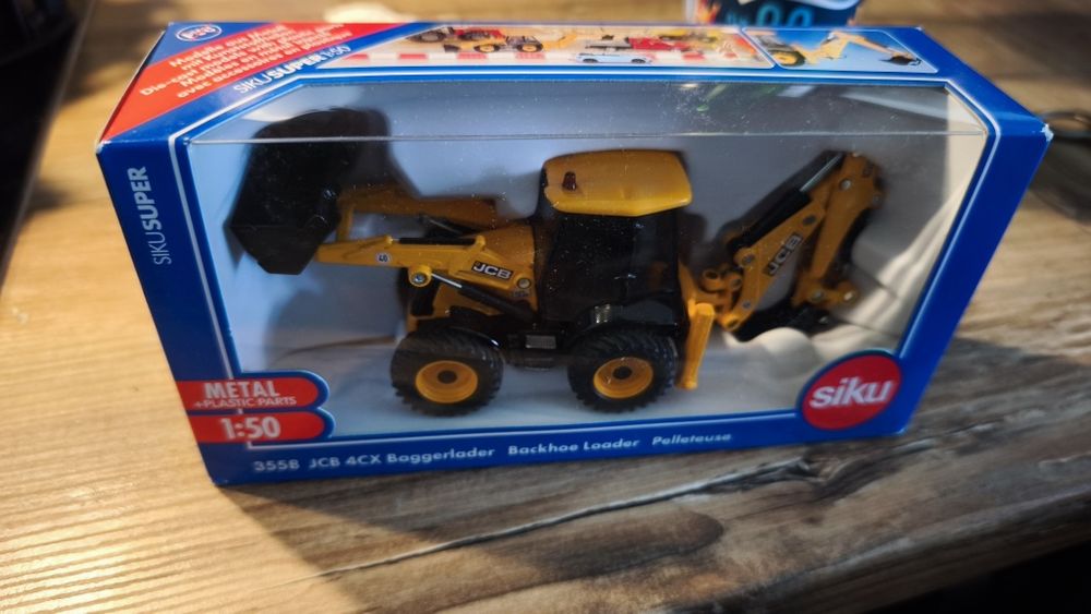 Model Koparko ładowarka Siku JCB 4CX 3558