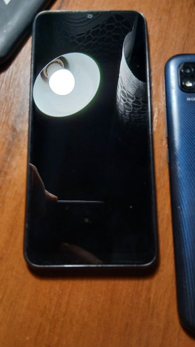 Продам два телефони