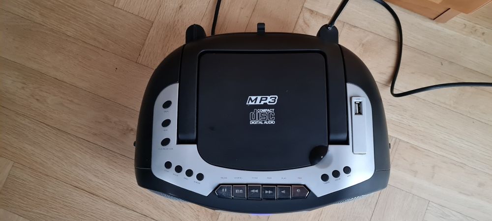 Radiomagnetofon z CD DAEWO TP 605 GU