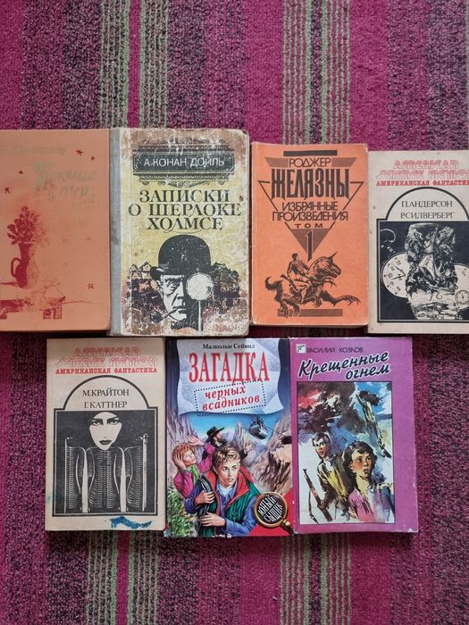 Лот книг різних жанрів