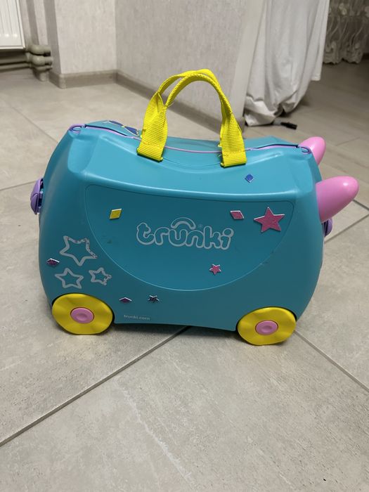 Чемодан детский фирменный