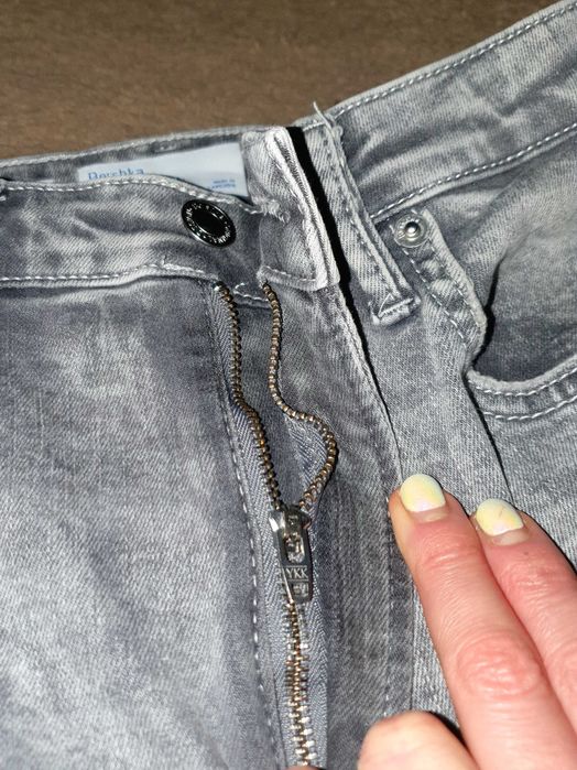 Spodnie jeansy marmurkowe od Bershka