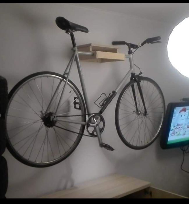 Półka / wieszak na rower