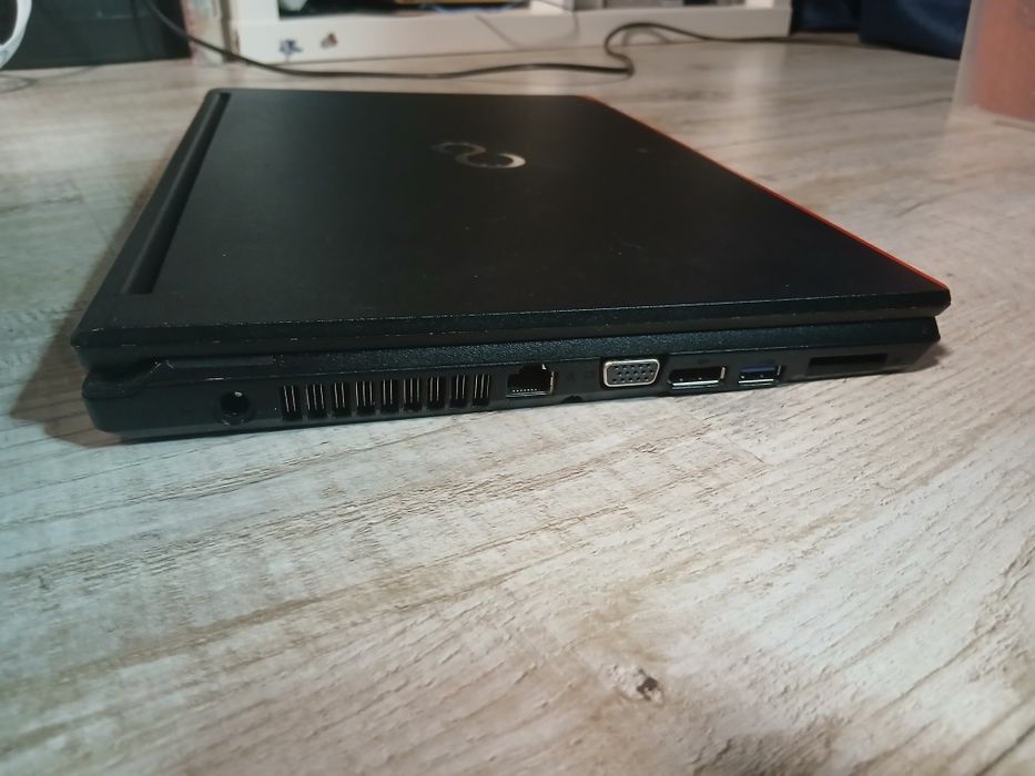 Ноутбук Fujitsu LIFEBOOK E546