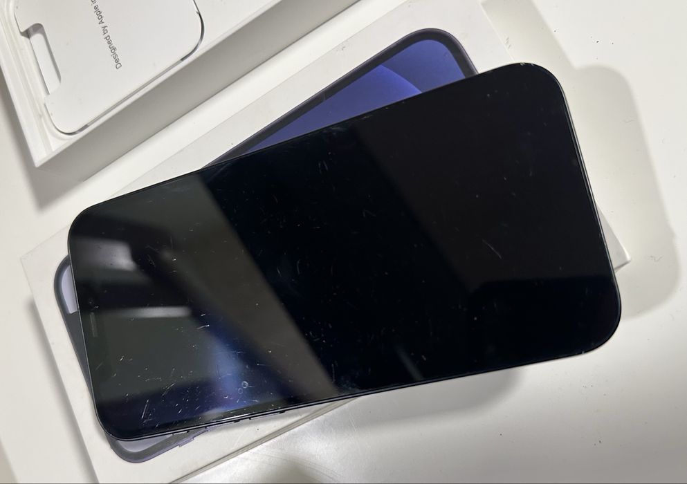 Iphone 12 uszkodzony ekran