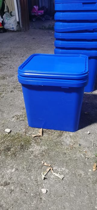 Wiaderka 14 litrów używane