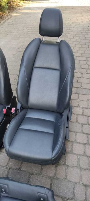 Mazda cx-30 komplet siedzeń skórzanych