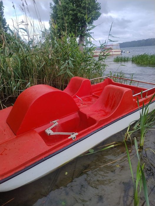 Rower wodny  zwodowany na jeziorze szeląg