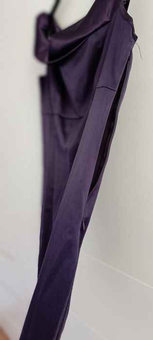 Vestido roxo cetim tamanho 38, mas veste pequeno. Usado