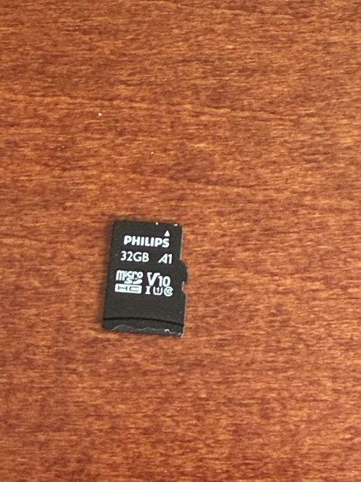 Fotopułapka REDLEAF RF06 z kompletem akumulatorów i karta pamięci 32gb