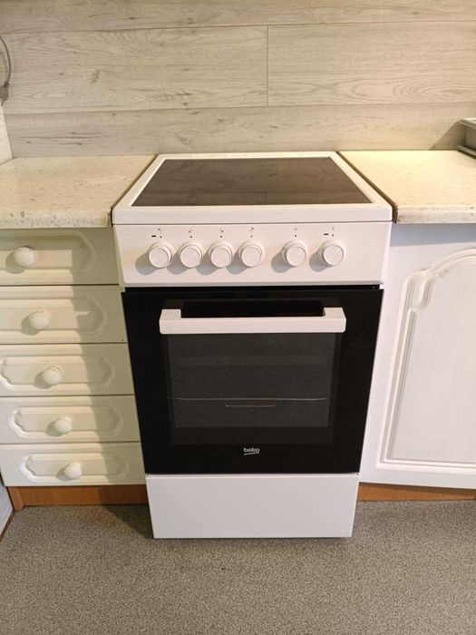 Kuchnia elektryczna Beko FSS57000GW