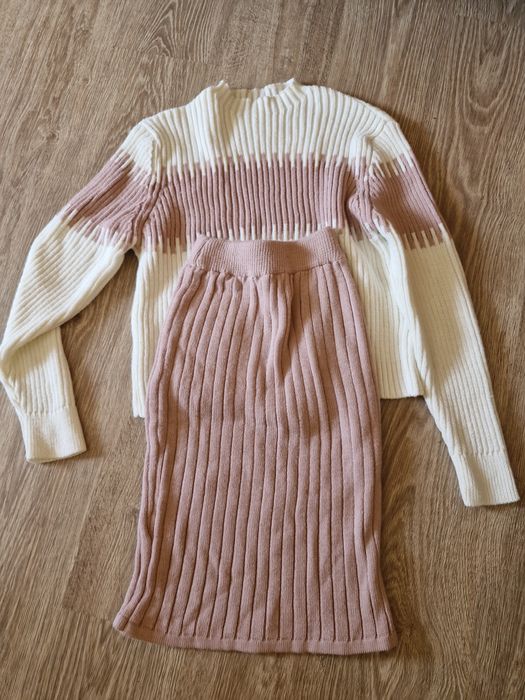 Sweterek ze spódnicą M komplet biało różowy.