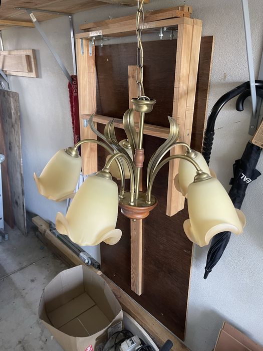 Candeeiro de teto dourado