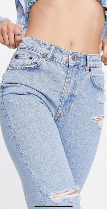 Джинсы с разрезами снизу pull&bear