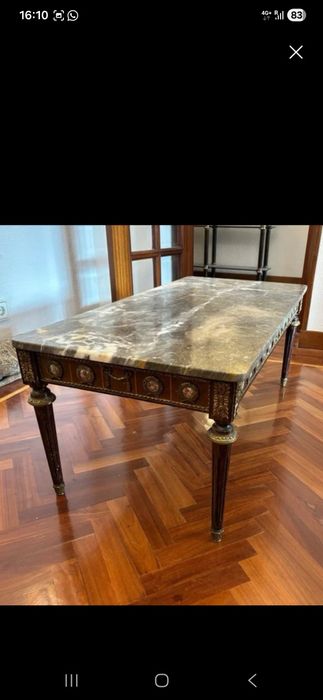 Столик мрамурний