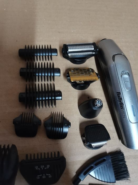 Trymer Babyliss 10 w 1 tytanowy zestaw