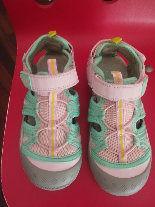 Sandálias de menina