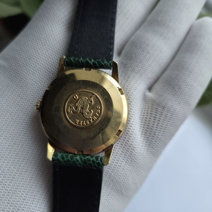 Золотий швейцарскій годинник Omega