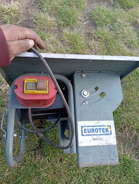 Sprzedam pile stołową uszkodzona