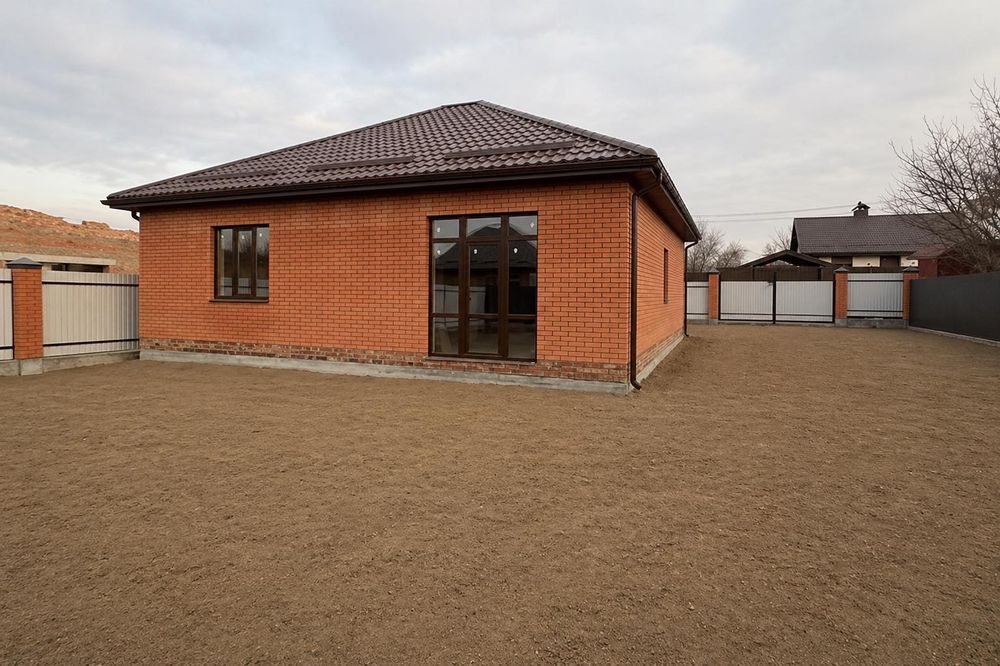 Продаж сучасного будинку з ділянкою