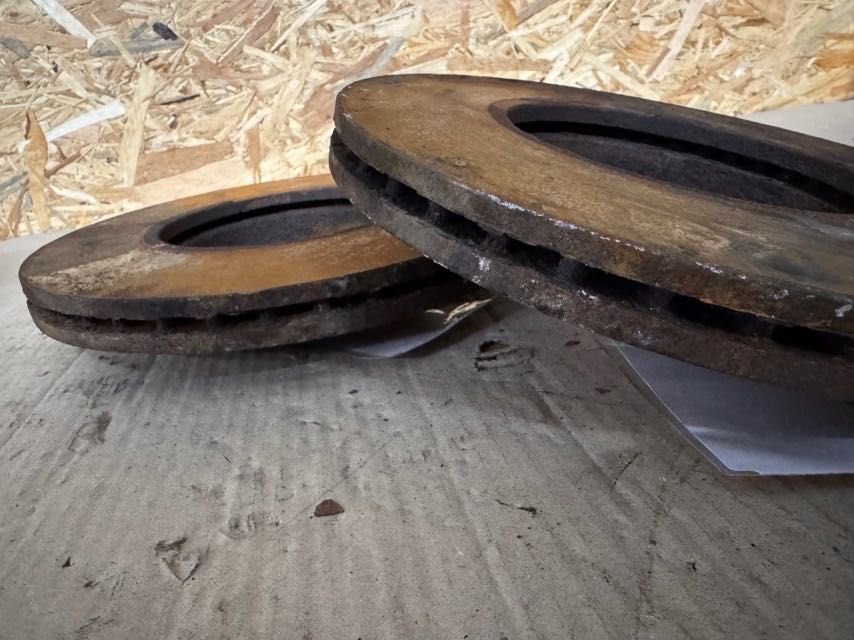 Гальмівний диск передній R15 Ford Connect 1.8 2003-2013