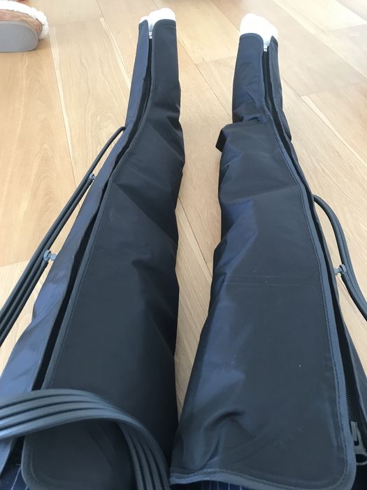 Máquina de pressoterapia nova na caixa.