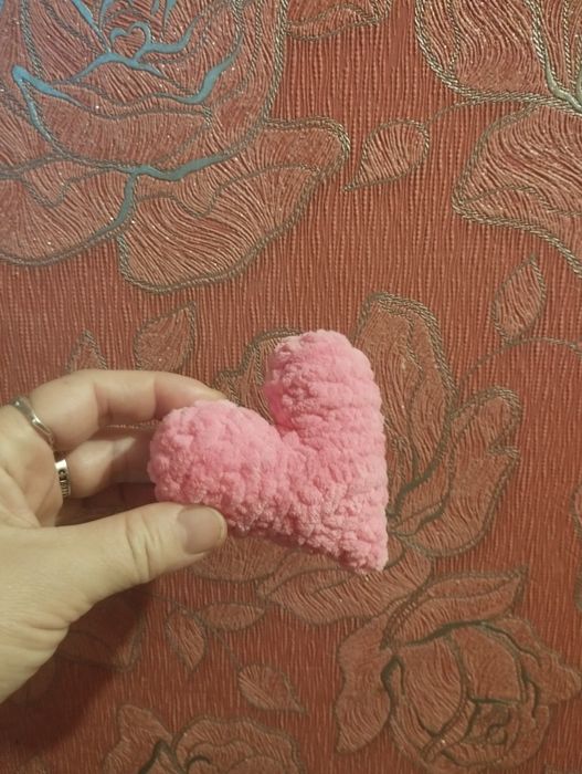 Продам в'язані серця