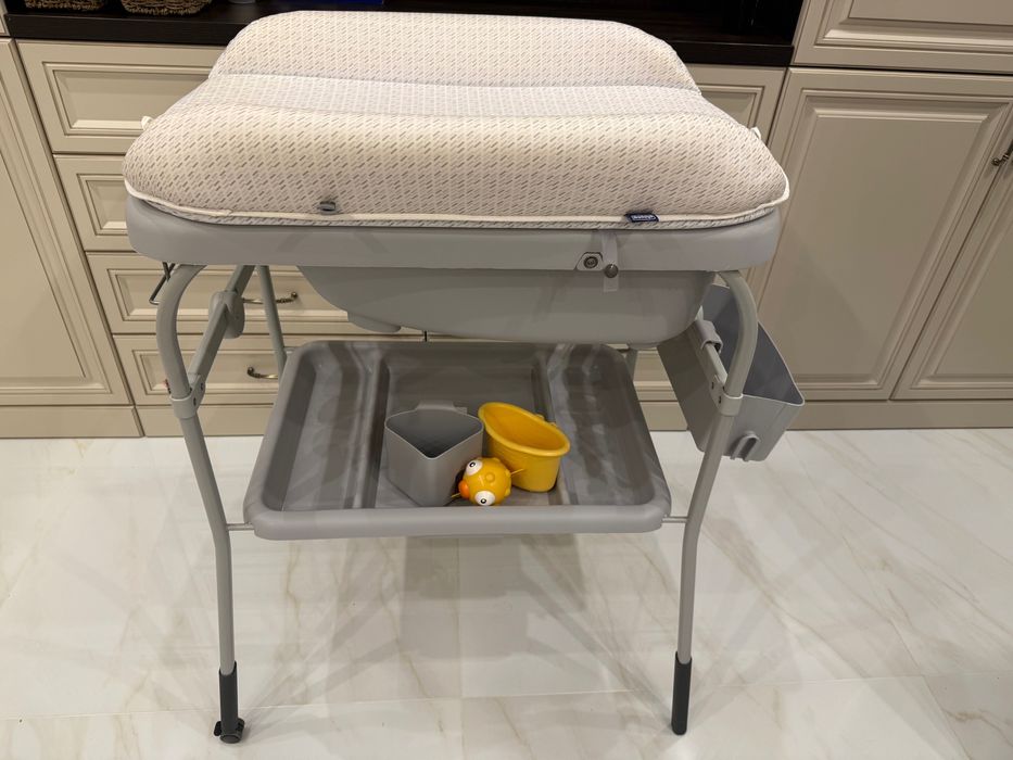 Столик для сповивання з ванночкою (пеленальний столик)