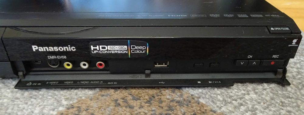 Nagrywarka HDD/DVD Panasonic DMR-EH58 (TBC)