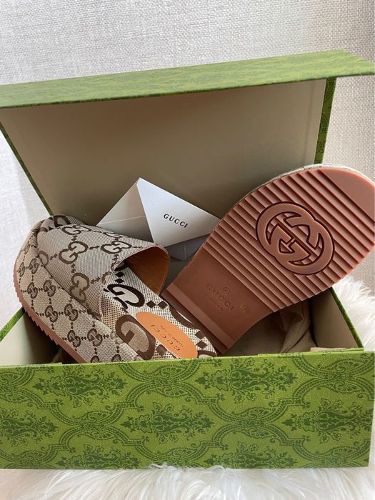 Chinelos Gucci Novos