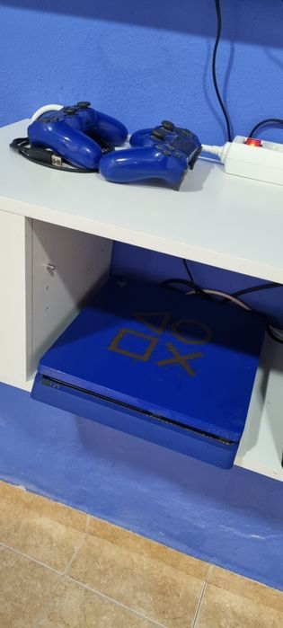 Playstation 4 blue edition + 2 jogos