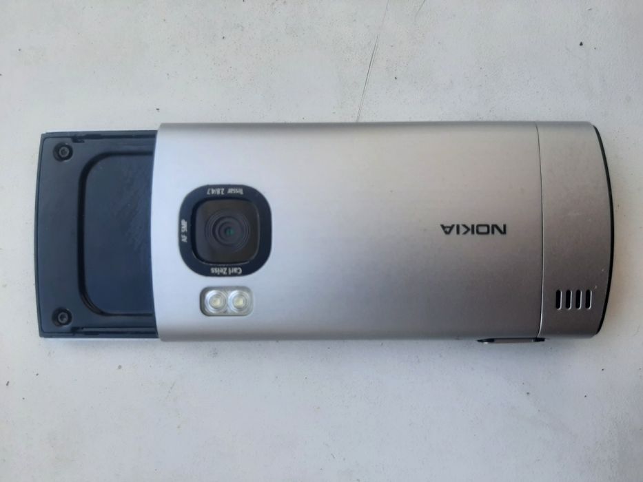 Nokia 6700 Slide
