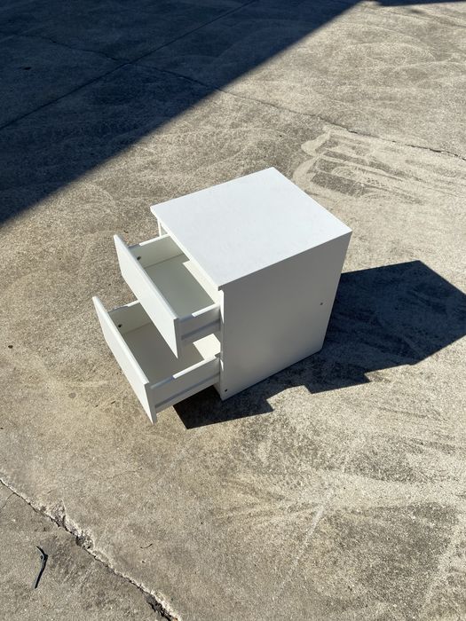 Mesinha de cabeceira Kullen (IKEA)64750944667777123