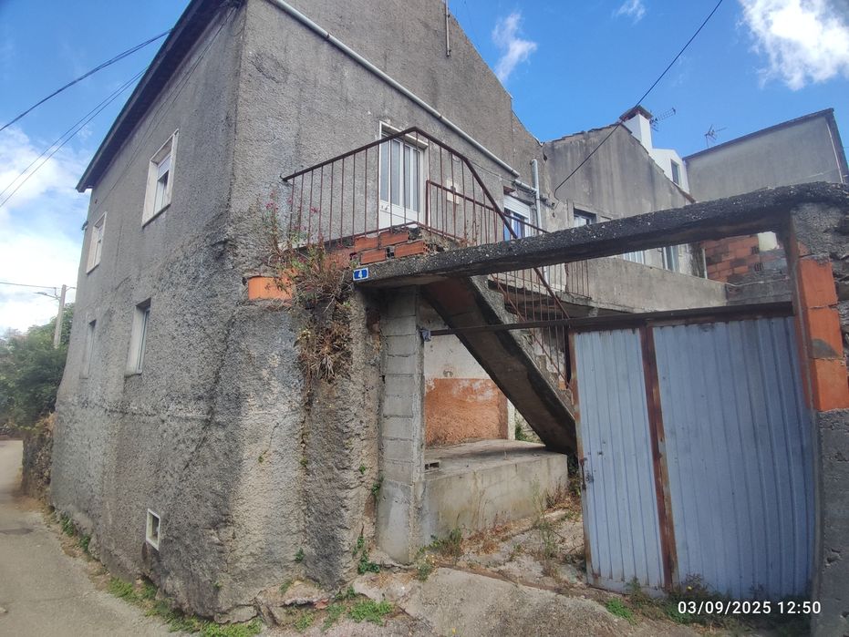 Moradia T3/pátio/espaço