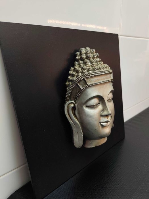 Quadros de Buda em relevo.