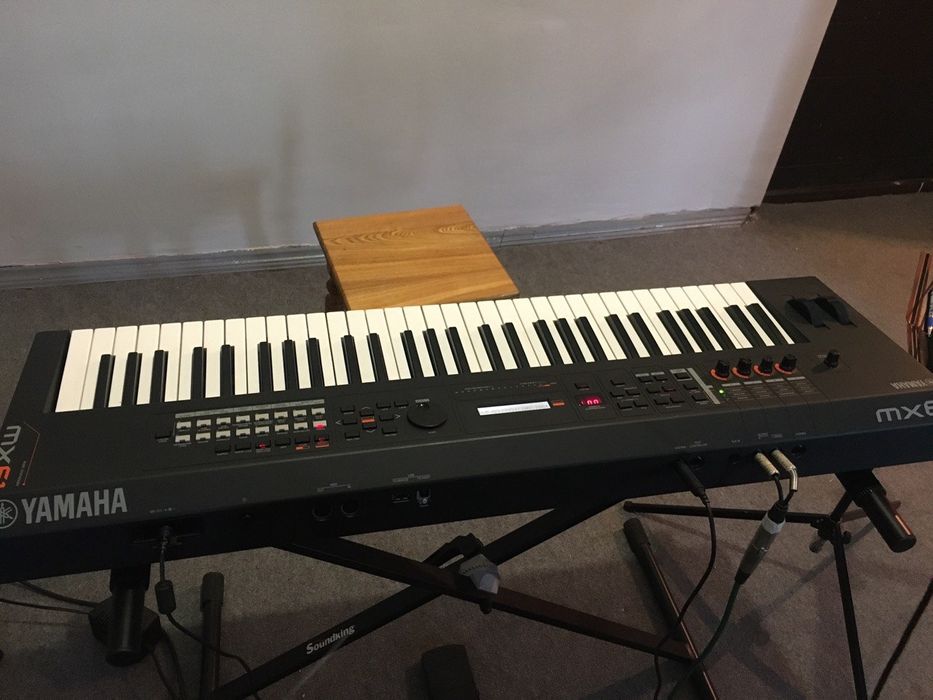 Продам сінтезатор Yamaha MX61