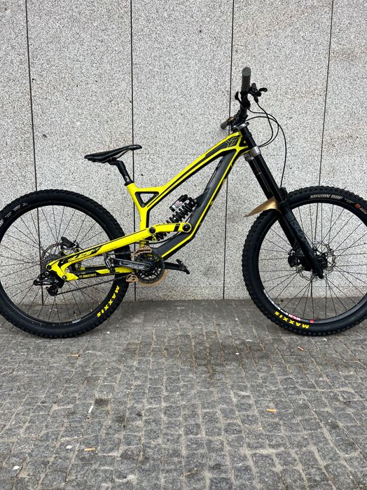 YT Tues CF Pro 27.5 Downhill