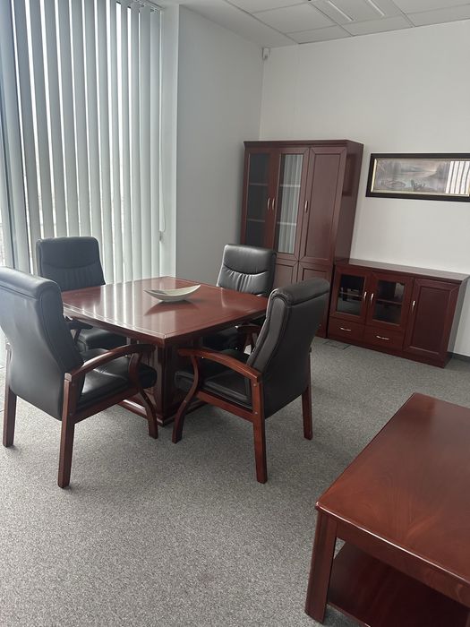 Sprzedam zestaw mebli biurowych.