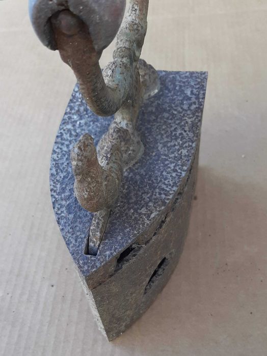 Ferro de engomar a brasas com galo, Oliva