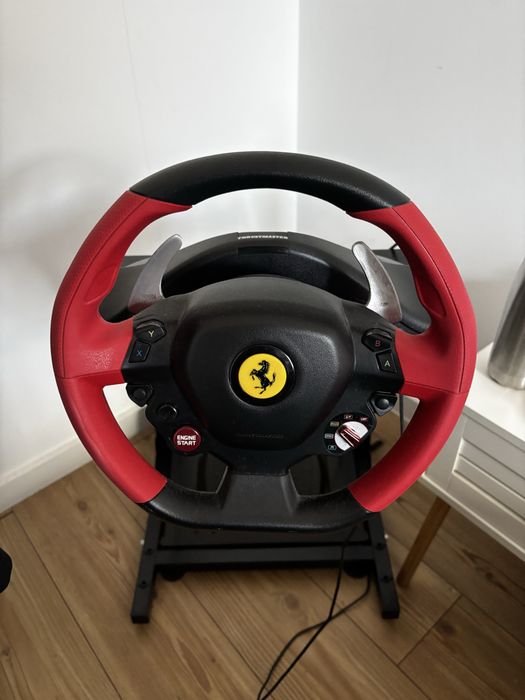 Volante e pedais Ferrari thrustmaster mais estrutura