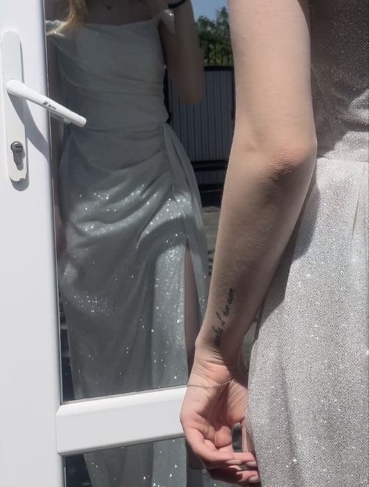 Випускне біле плаття